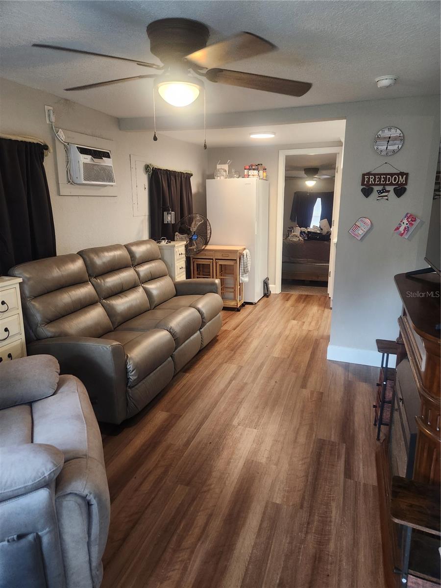 COUNTRY CLUB ESTATES RESUB PT - Residential