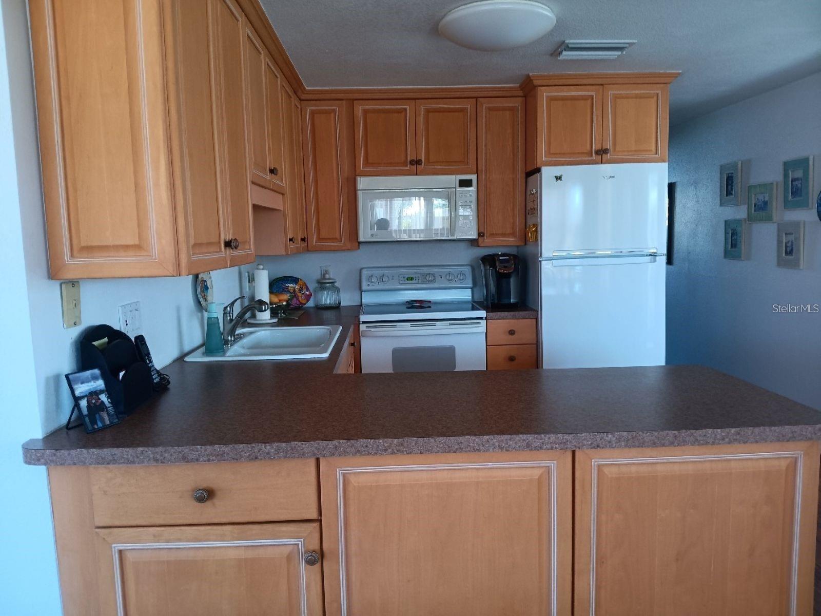 COUNTRY CLUB ESTATES - Residential