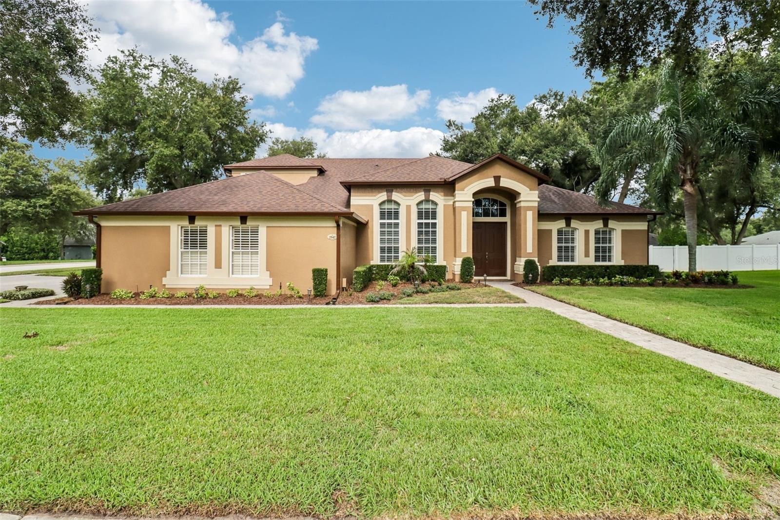 2947 CEDAR CREST DRIVE