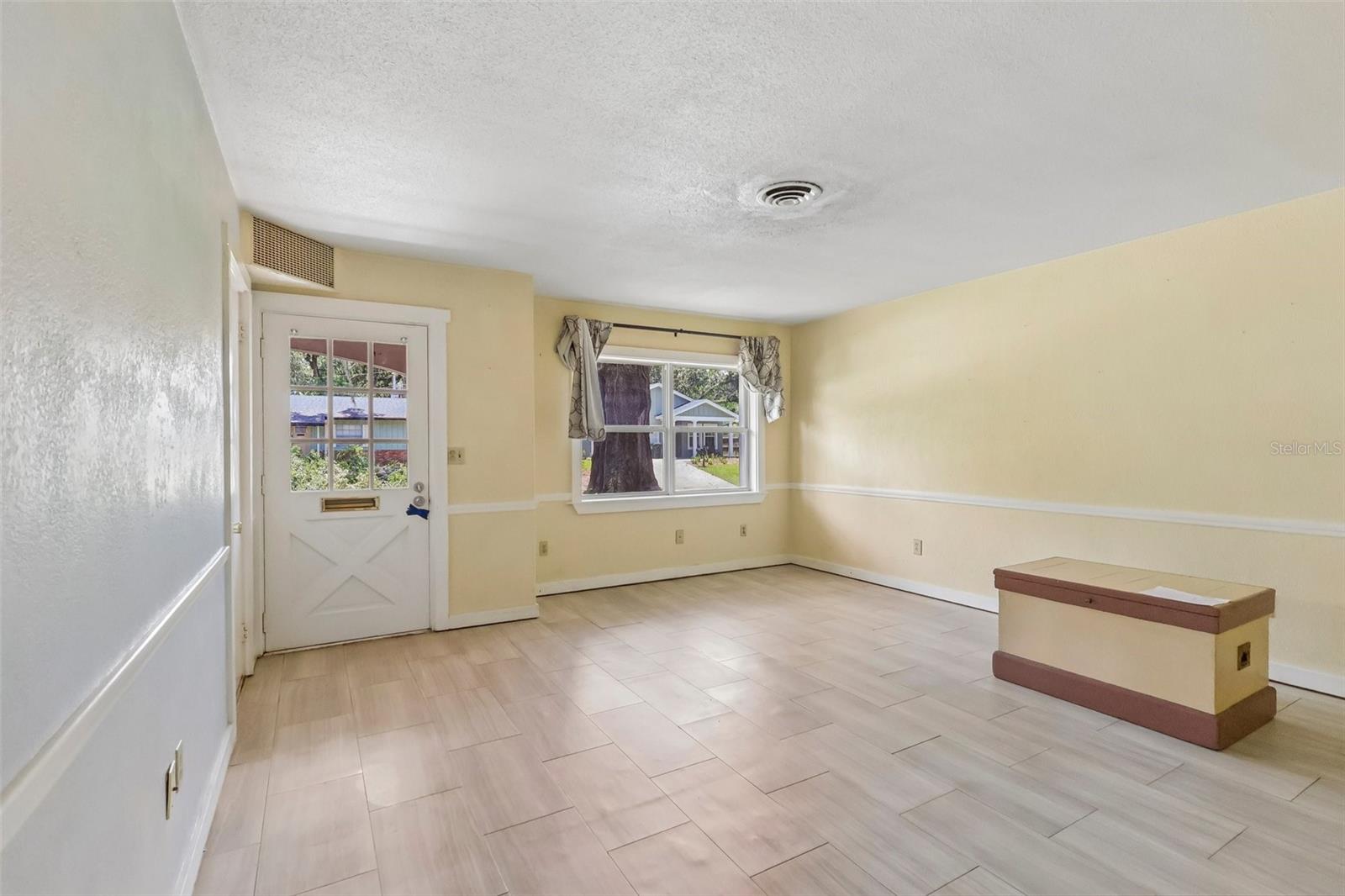 211 PRADO PLACE