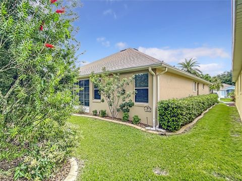 A home in TAVARES