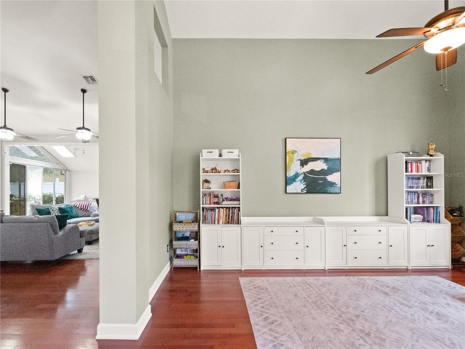 1096 NEW CASTLE LANE