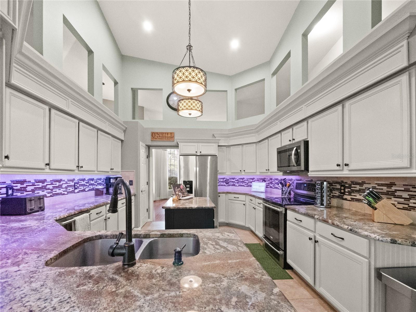 1096 NEW CASTLE LANE