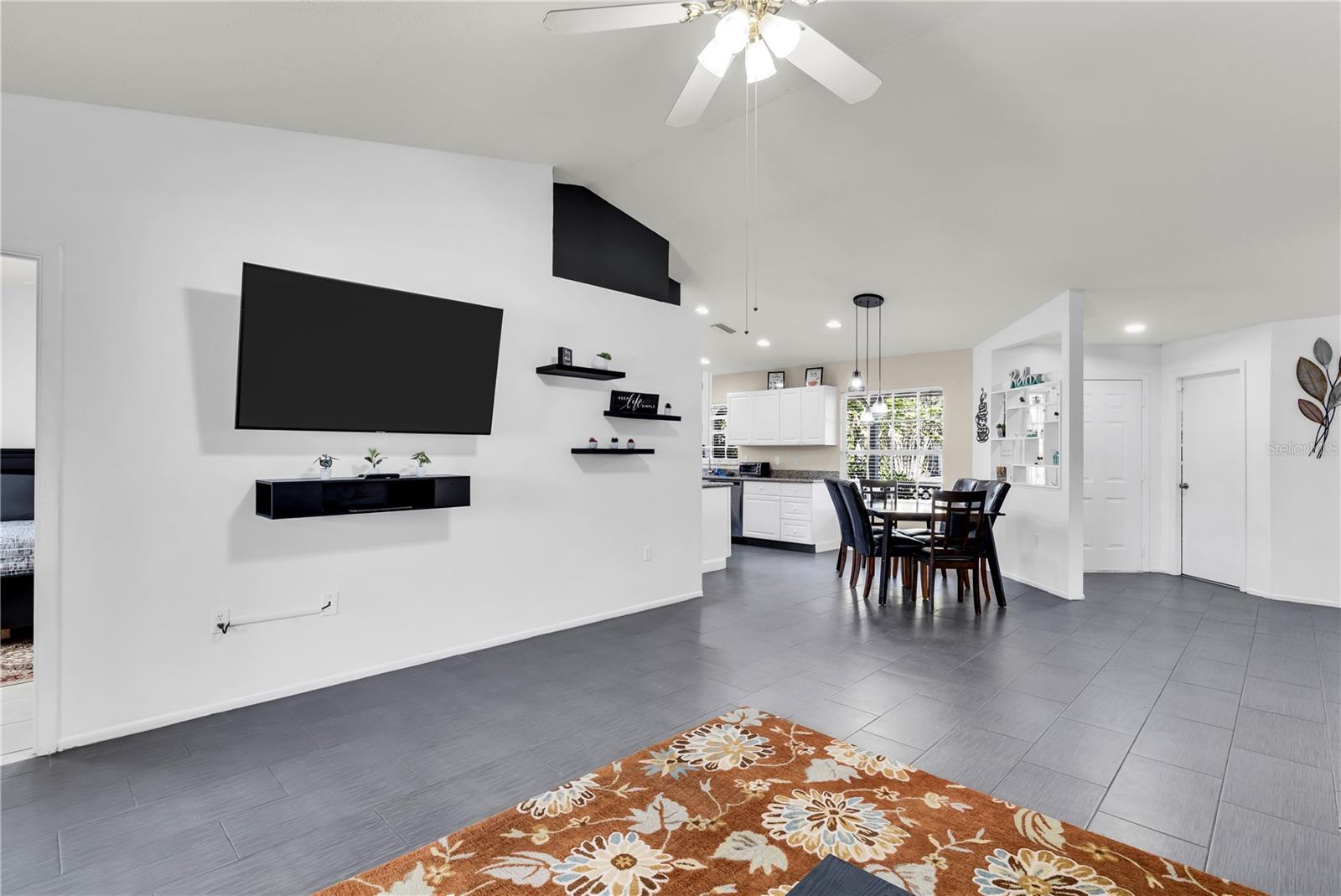 BAHAMA HEIGHTS - Residential Lease