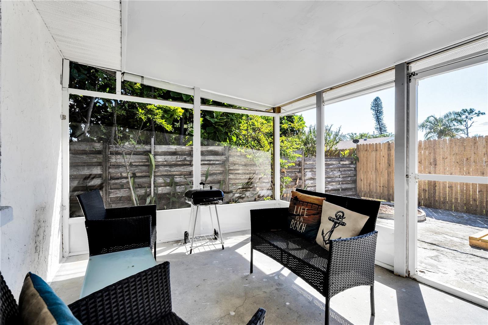 BAHAMA HEIGHTS - Residential Lease