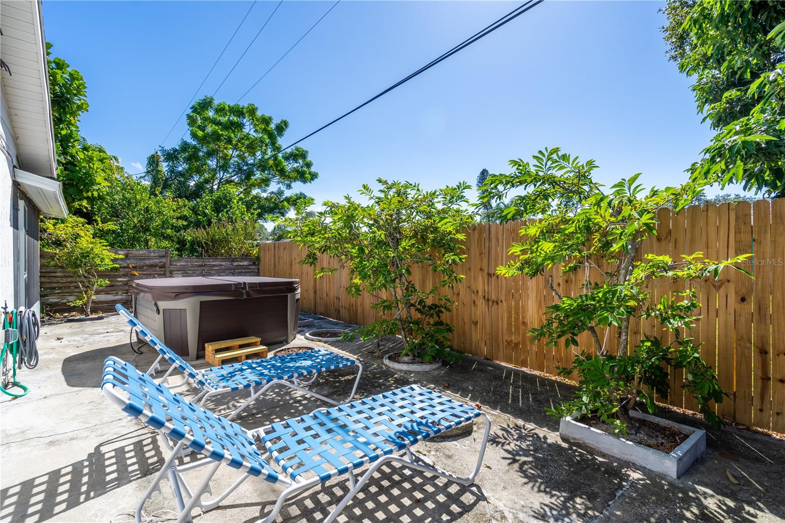 BAHAMA HEIGHTS - Residential Lease