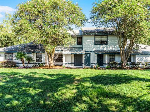 Photo of 2722 Graduate Court, Orlando, FL 32826 (MLS # O6342129) Photo of 2722 Graduate Court, Orlando, FL 32826 (MLS # O6342129)