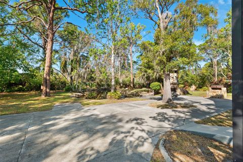 A home in SEMINOLE