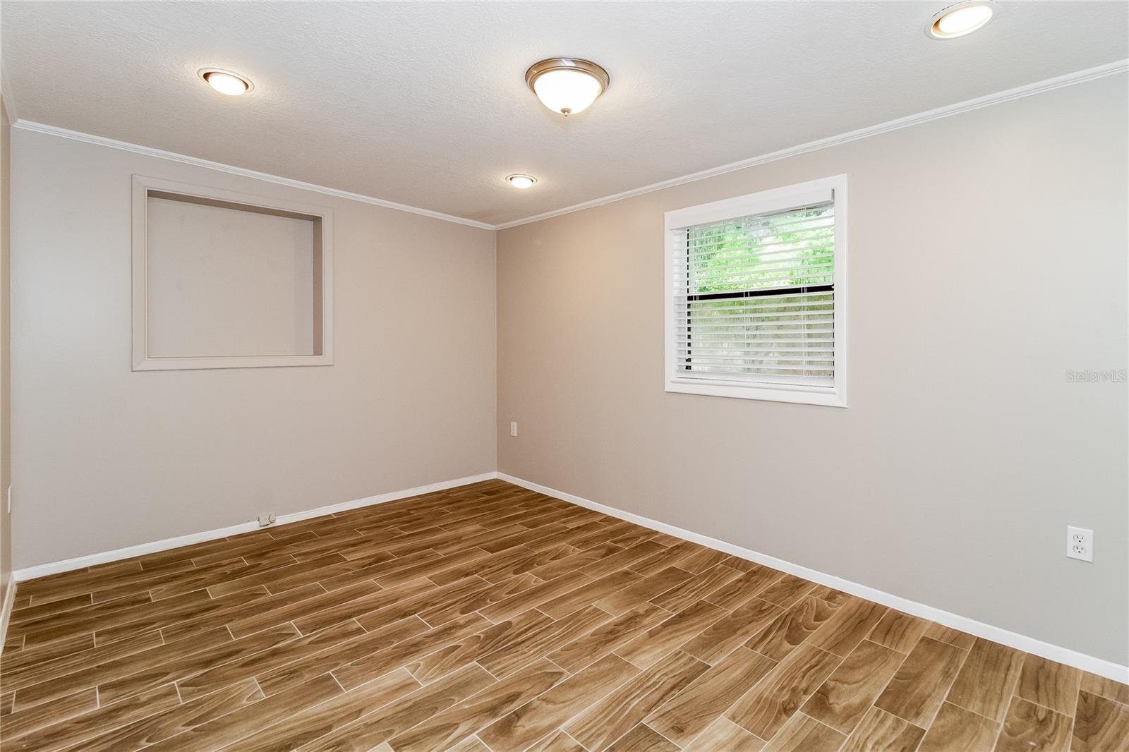 HENSONS ACRES REV OF BLK A - Residential Lease