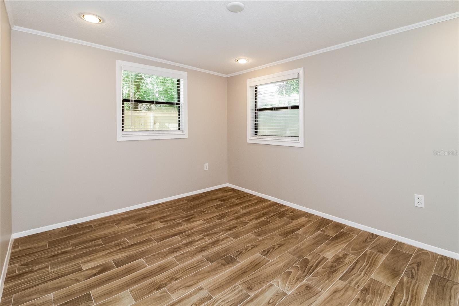 HENSONS ACRES REV OF BLK A - Residential Lease