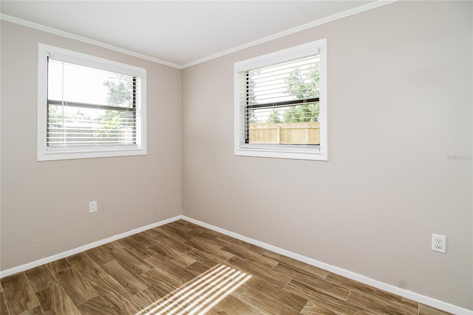 HENSONS ACRES REV OF BLK A - Residential Lease