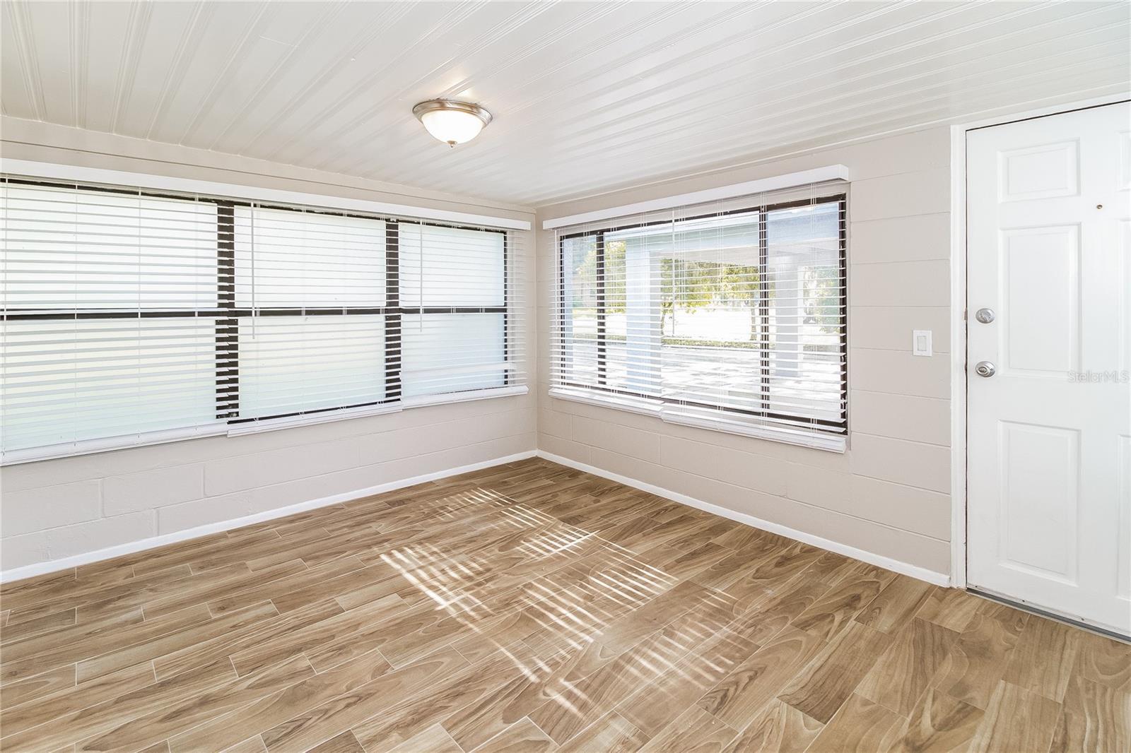 HENSONS ACRES REV OF BLK A - Residential Lease