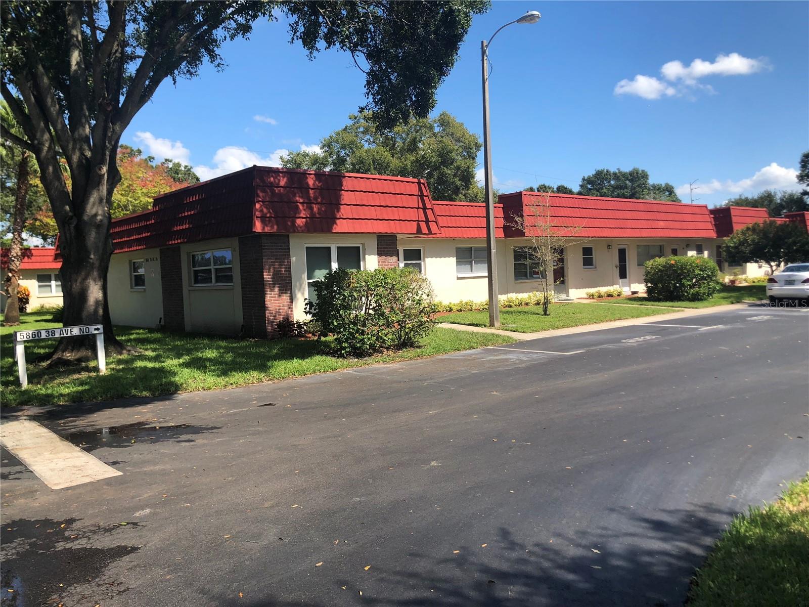 PARKWOOD CONDO - Residential