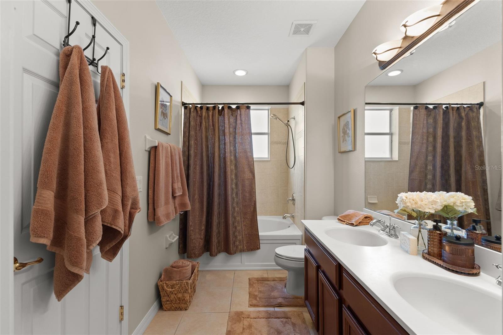 HAMPTON LAKES AT MAIN STREET - Residential Lease