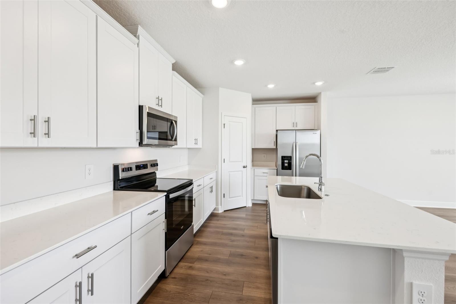 RESERVES AT HAMMOCK OAKS PHASE 1A - Residential