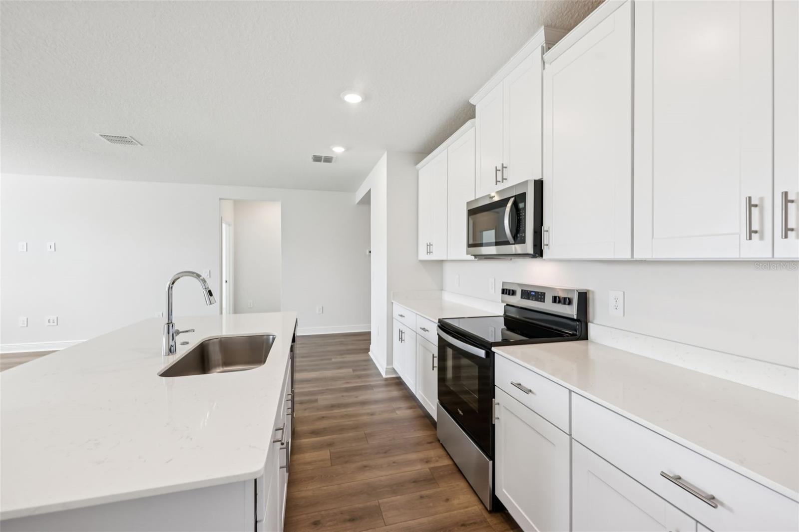 RESERVES AT HAMMOCK OAKS PHASE 1A - Residential