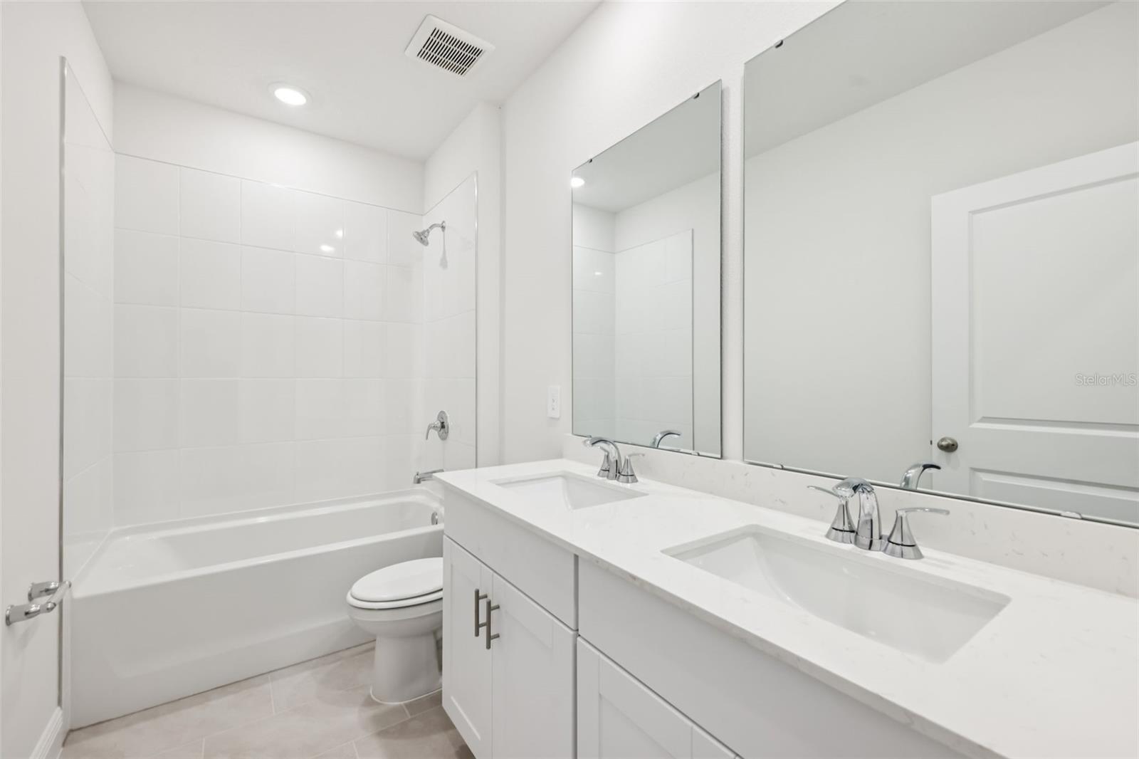 RESERVES AT HAMMOCK OAKS PHASE 1A - Residential