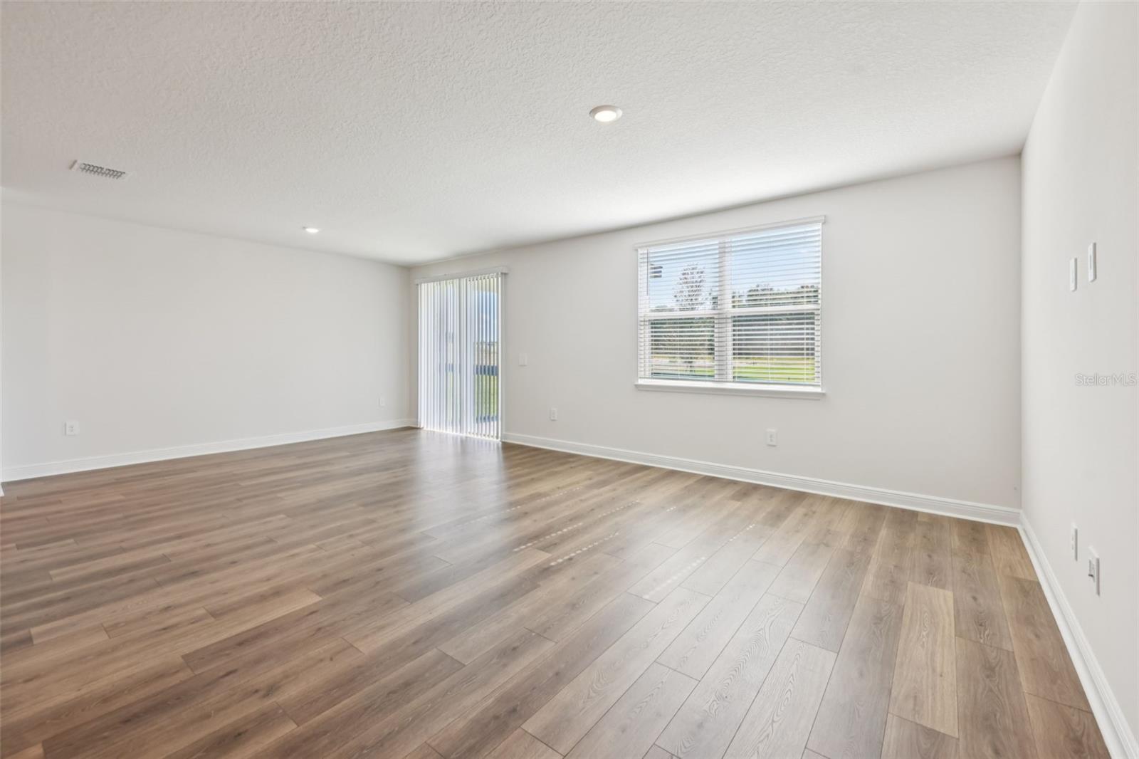 RESERVES AT HAMMOCK OAKS PHASE 1A - Residential