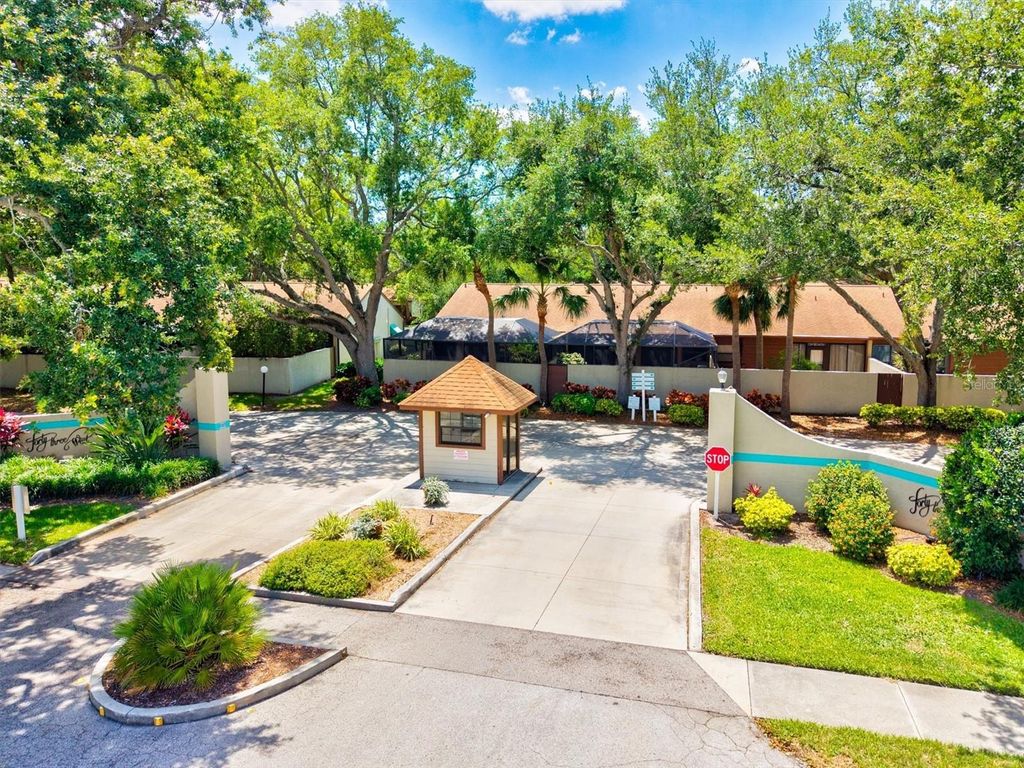 Photo of 4612 Park Lake Terrace N, Bradenton, FL 34209 (MLS # A4692622)