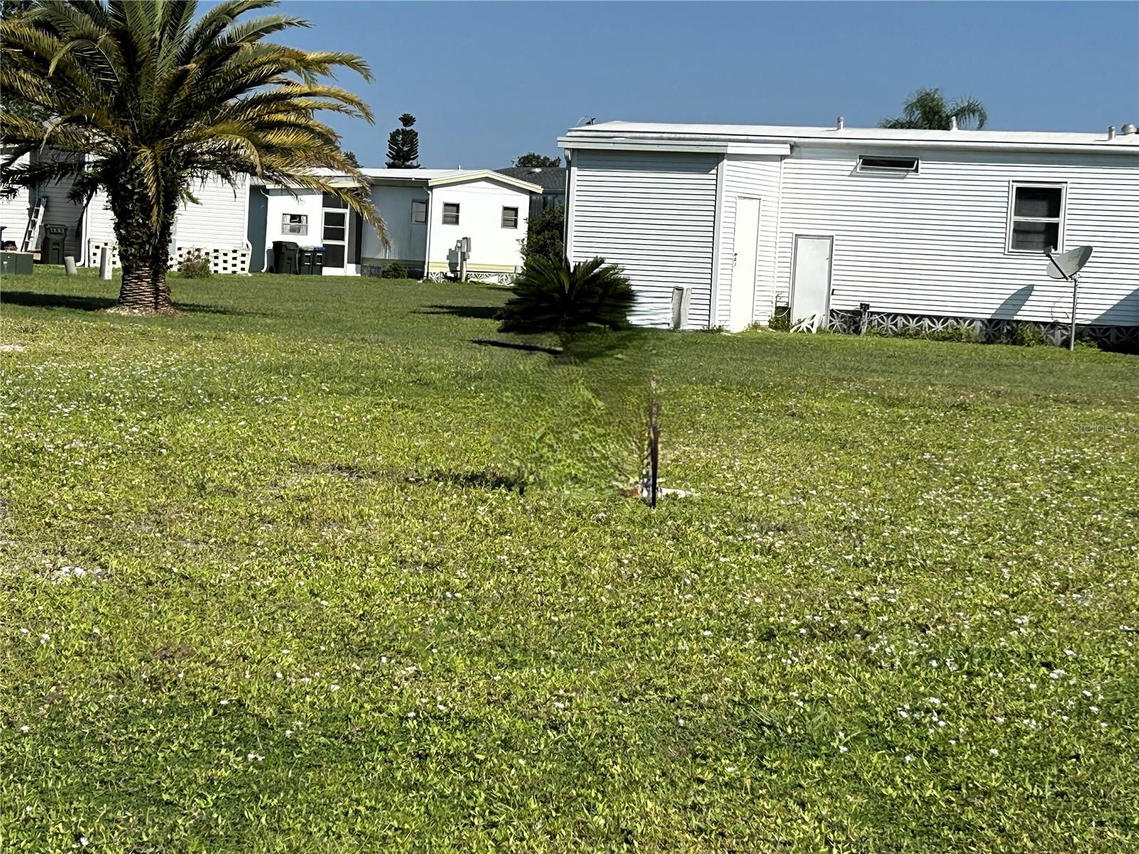 HOLIDAY PARK - Land