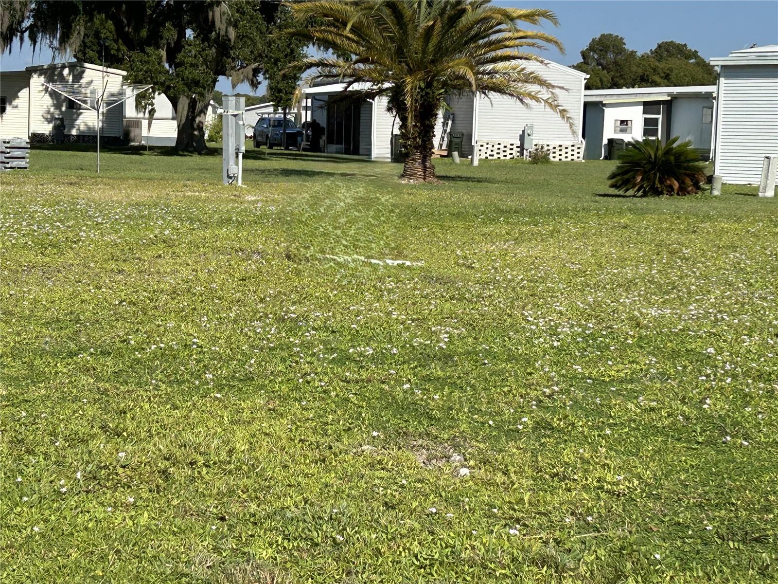 HOLIDAY PARK - Land
