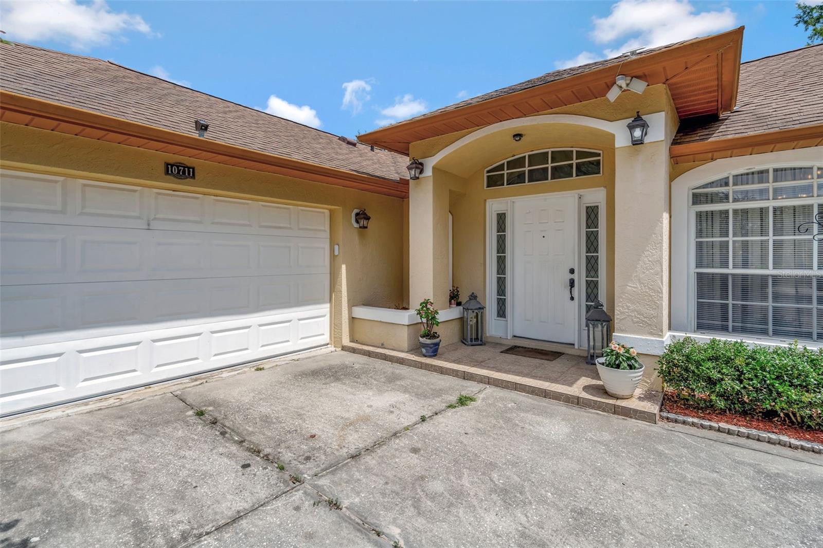 10711 LAKE HILL DRIVE