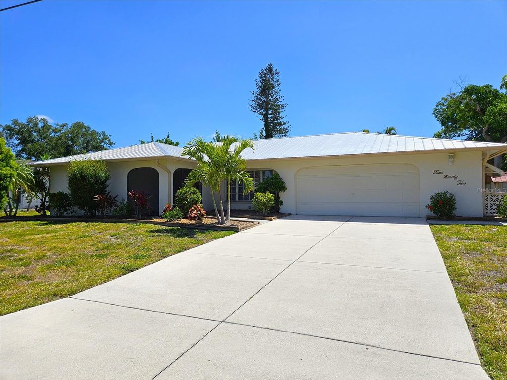 Photo of 492 E Shade Drive, Venice, FL 34293 (MLS # N6143395)