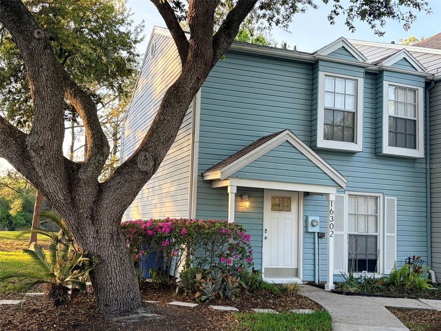 Location, location, location. Easy accessible from N. Dale Mabry and the Veterans', this townhouse is on the 9th hole of Northdale Golf Course. This end unit home offers kitchen in 2026 (new cabinets, granite, backsplash, lighting, and garbage disposal). All bathrooms have renovated. Upgraded doors and wood plank tile downstairs. The roof and hot water heater were replaced in 2023, not 2024 as on Seller Disclosure. The AC units inside and out and all duct work were replaced in 2024. This home is move in ready.
Subdivision is Villas of Northdale, but the entrance signs say Country Mill.