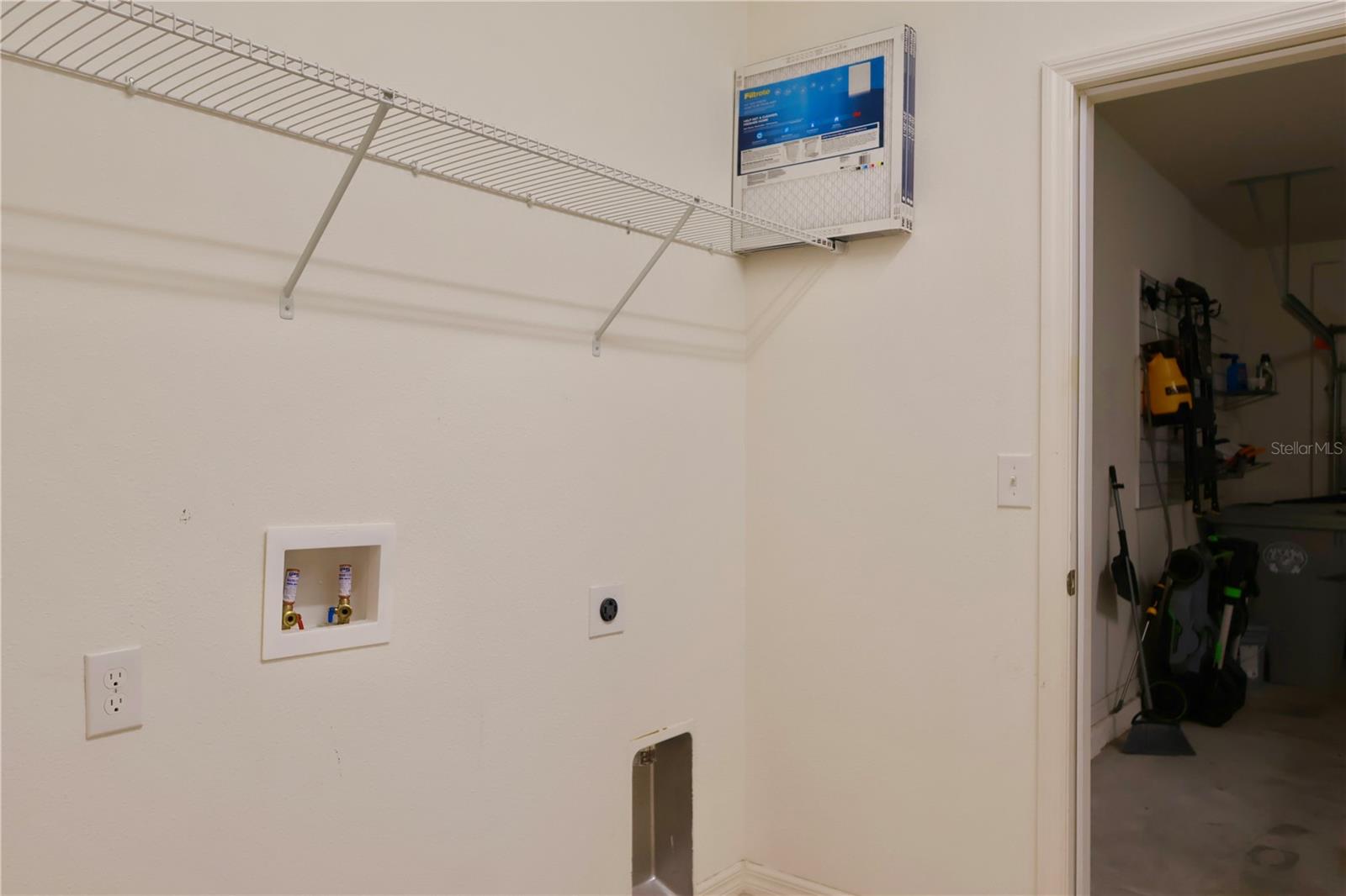 CARRIAGE HILL - Residential Lease