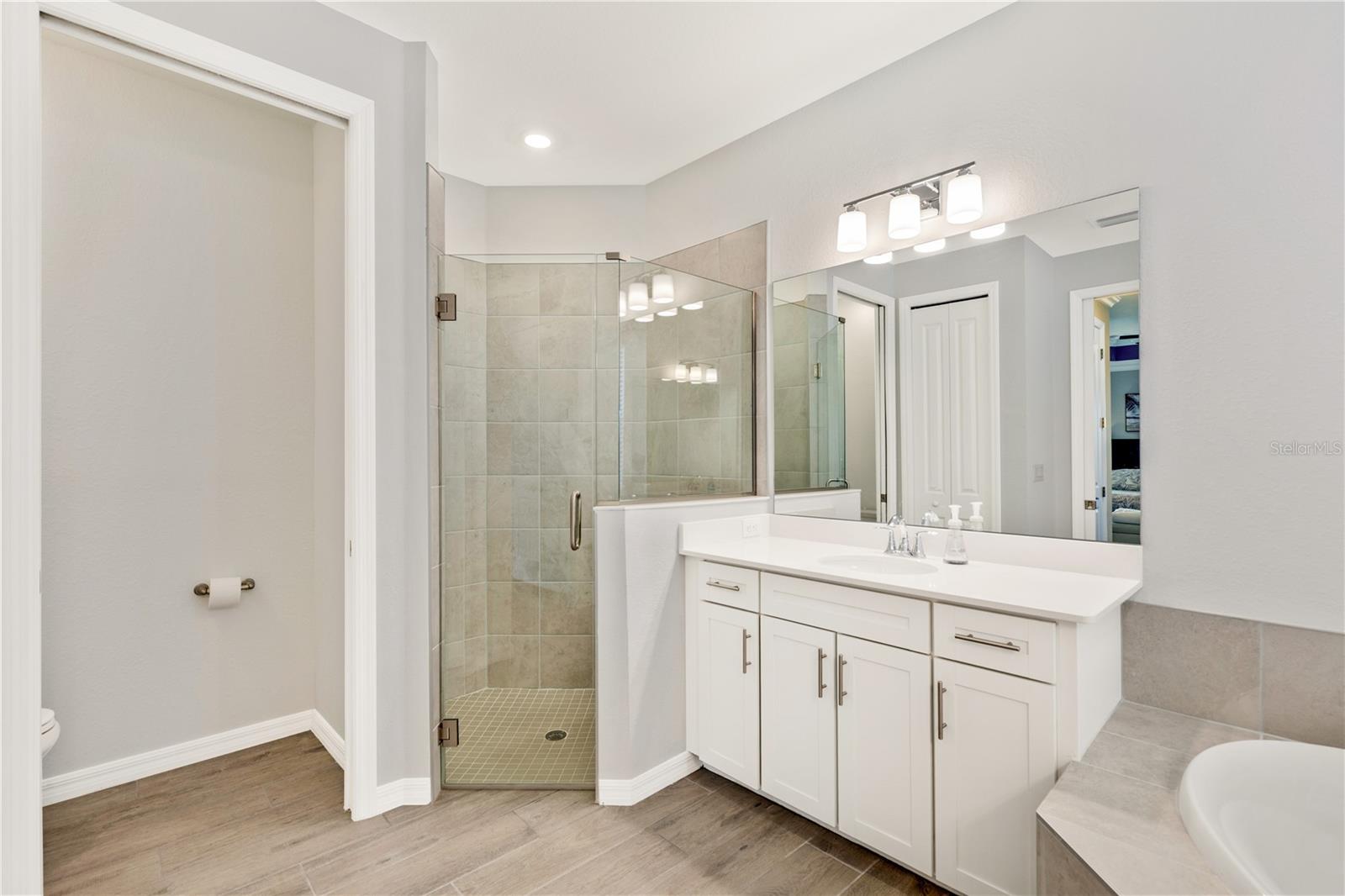 WELLEN PARK GOLF & COUNTRY CLUB - Residential Lease