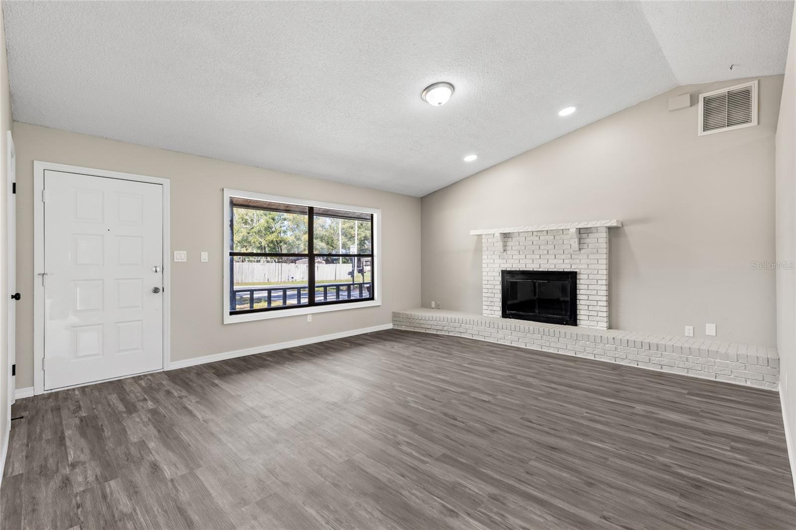 STONE HILL - Residential