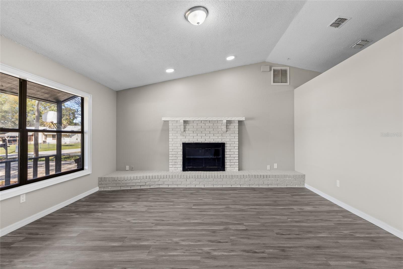 STONE HILL - Residential