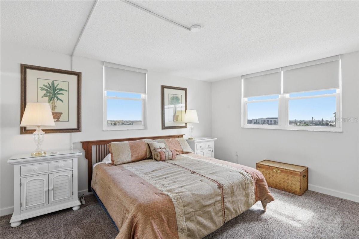 SHORES OF MADEIRA CONDO - Residential