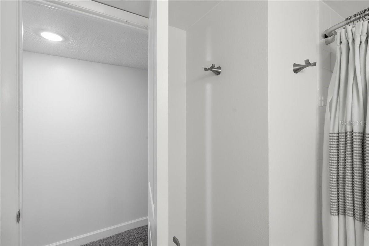 SHORES OF MADEIRA CONDO - Residential