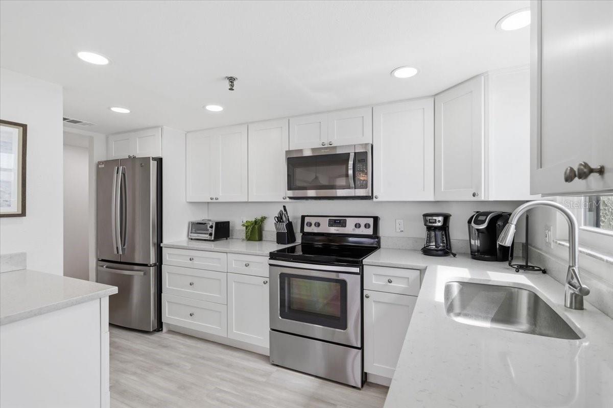 SHORES OF MADEIRA CONDO - Residential