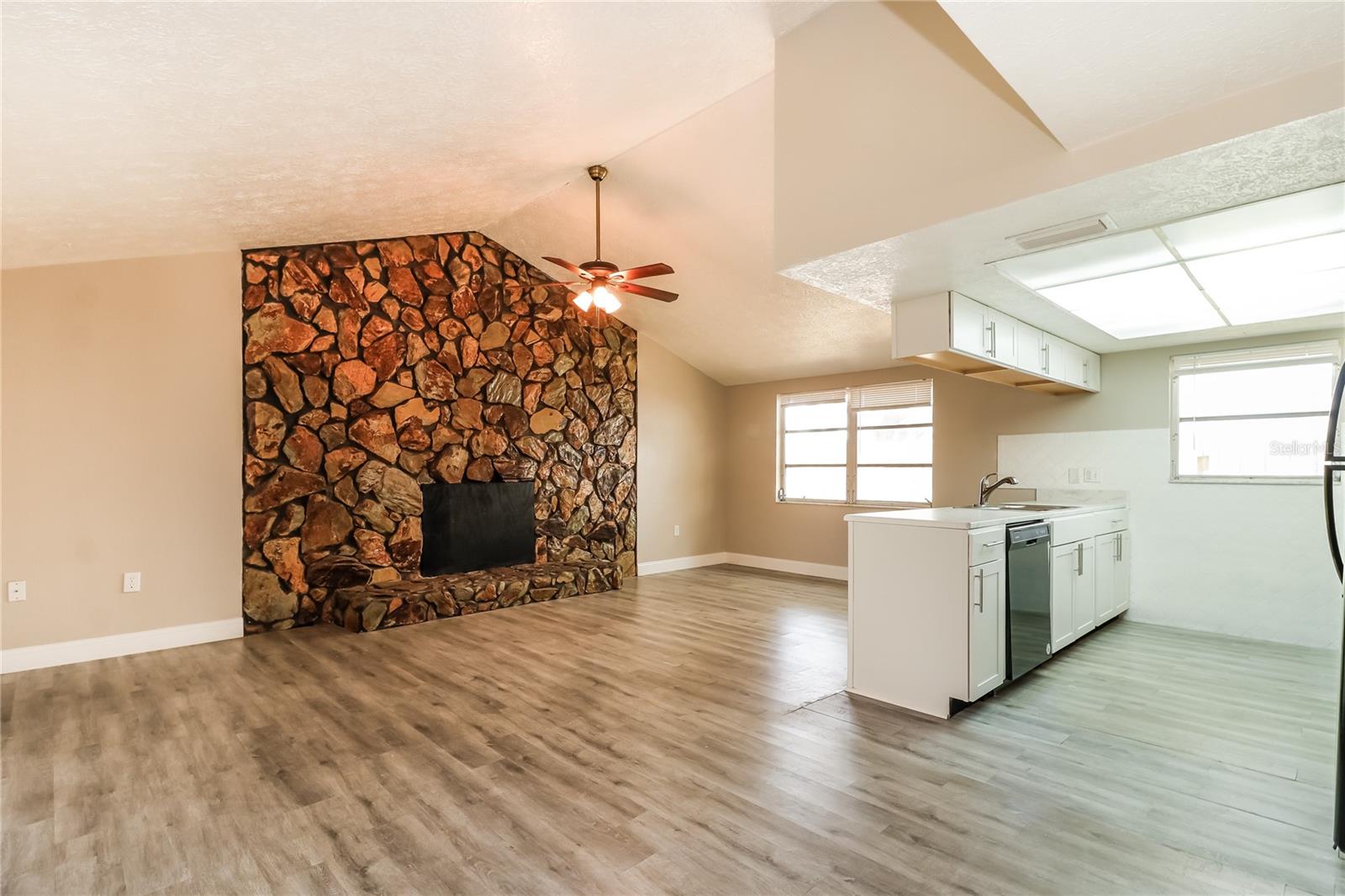 FOREST HILLS EAST - Residential Lease