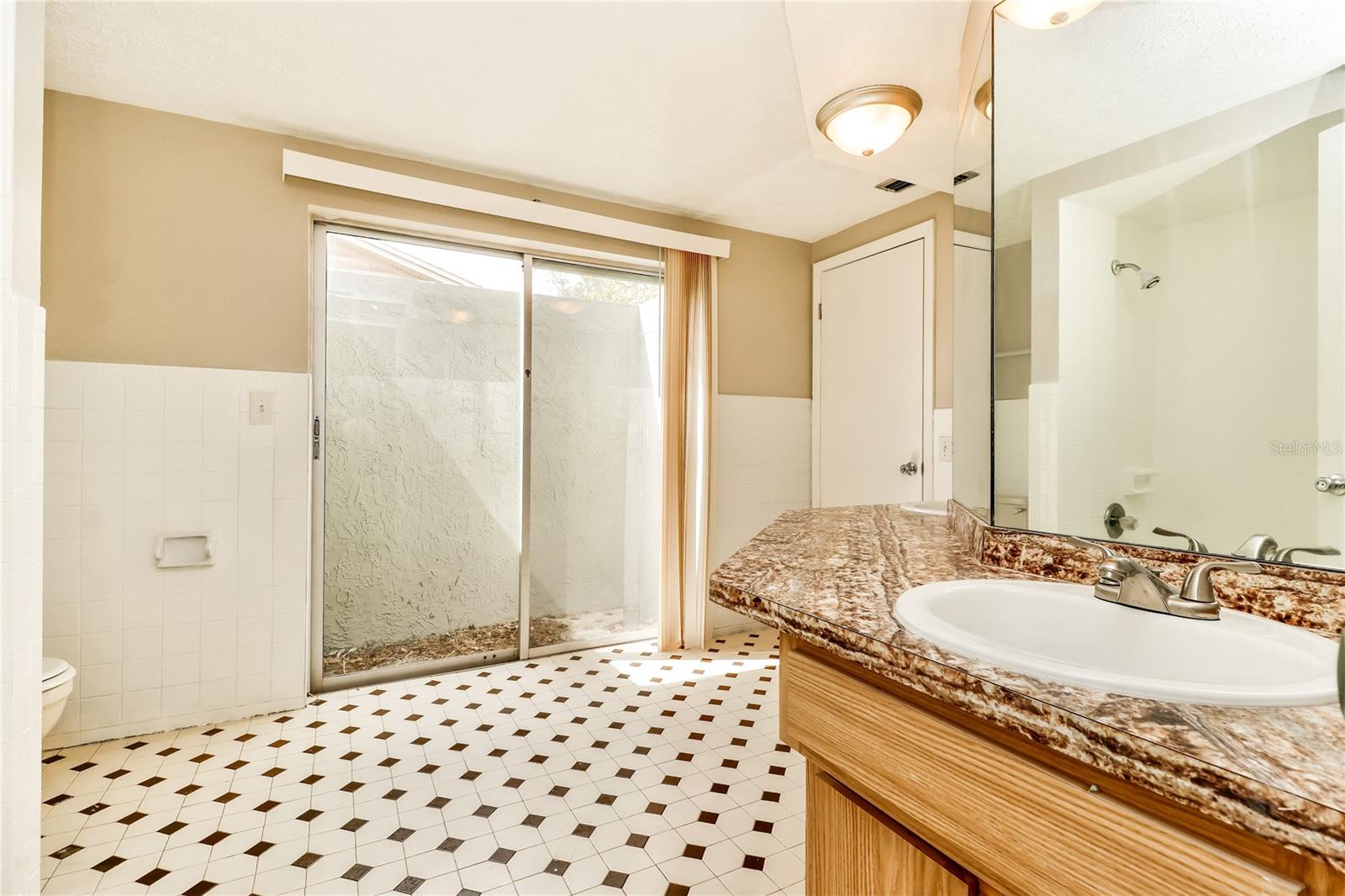 FOREST HILLS EAST - Residential Lease