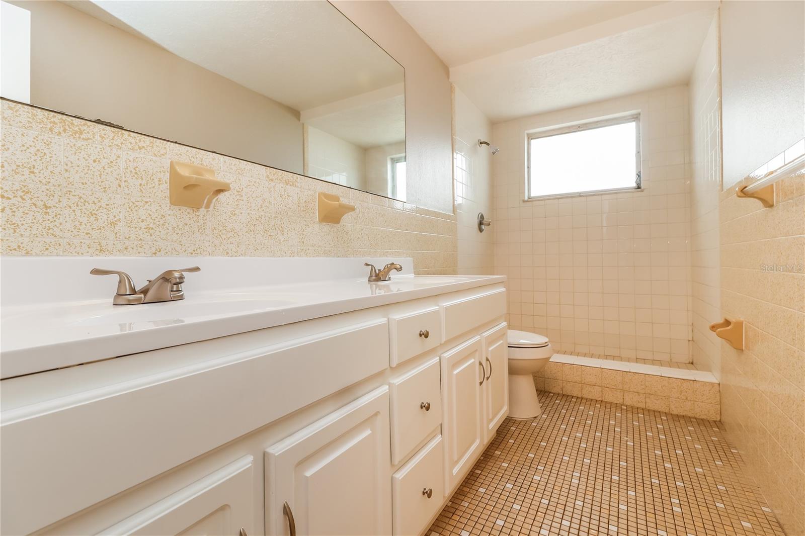 FOREST HILLS EAST - Residential Lease