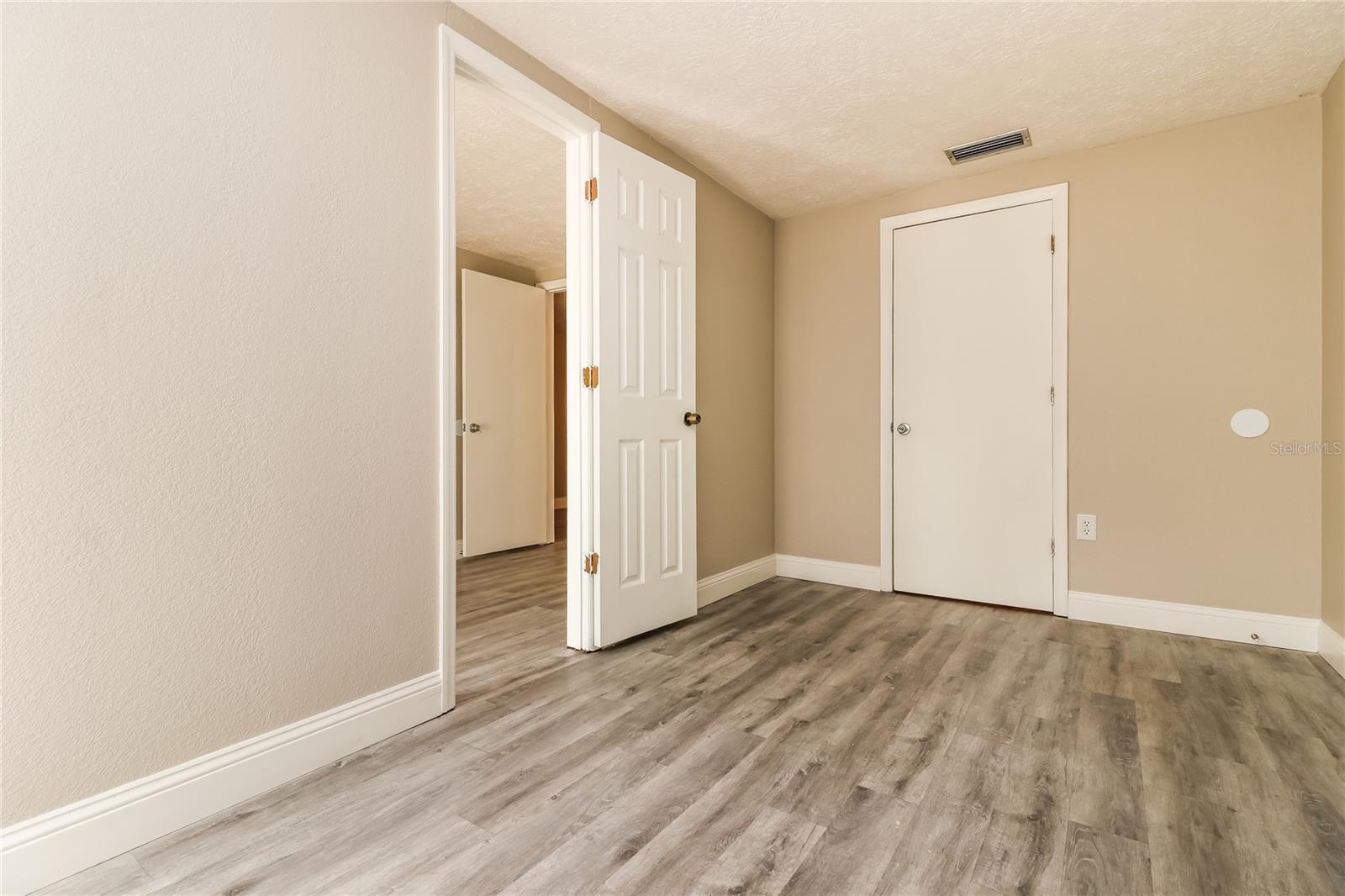 FOREST HILLS EAST - Residential Lease