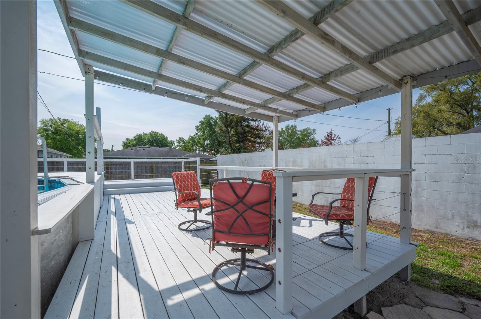 ELOISE WOODS EAST LAKE MARIAM UNIT - Residential