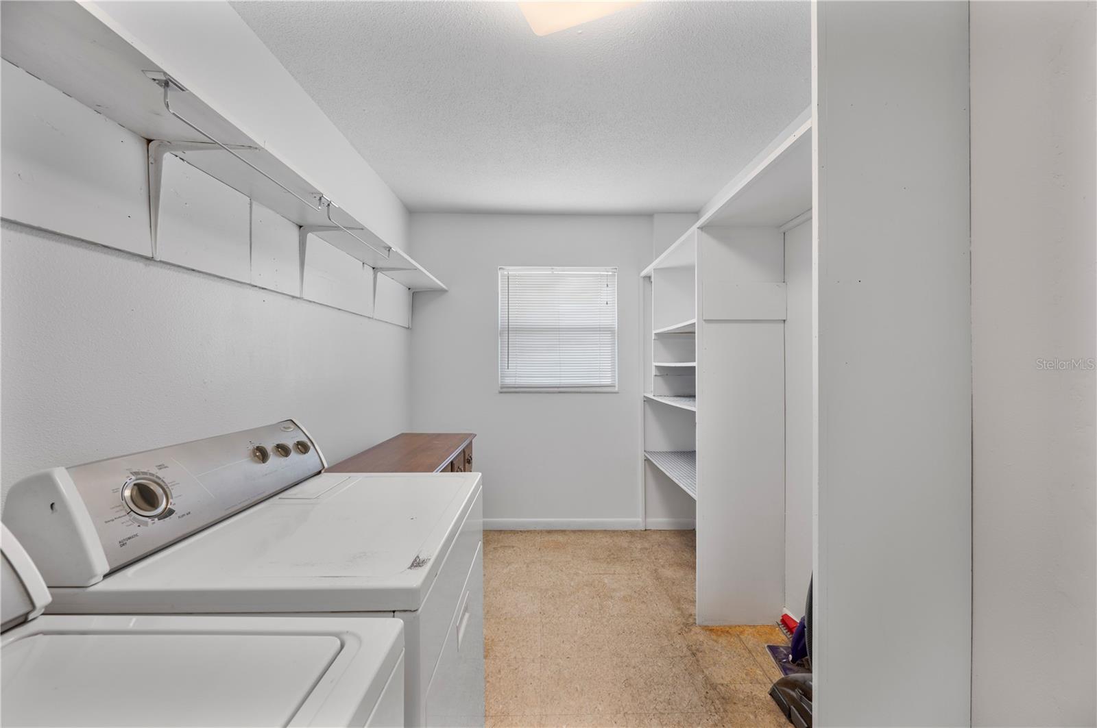 ELOISE WOODS EAST LAKE MARIAM UNIT - Residential