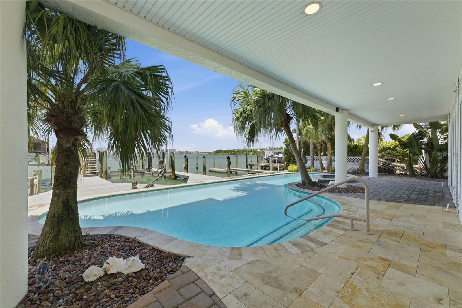 EAGLES NEST POINT - Residential