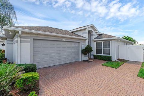 A home in WINTER HAVEN