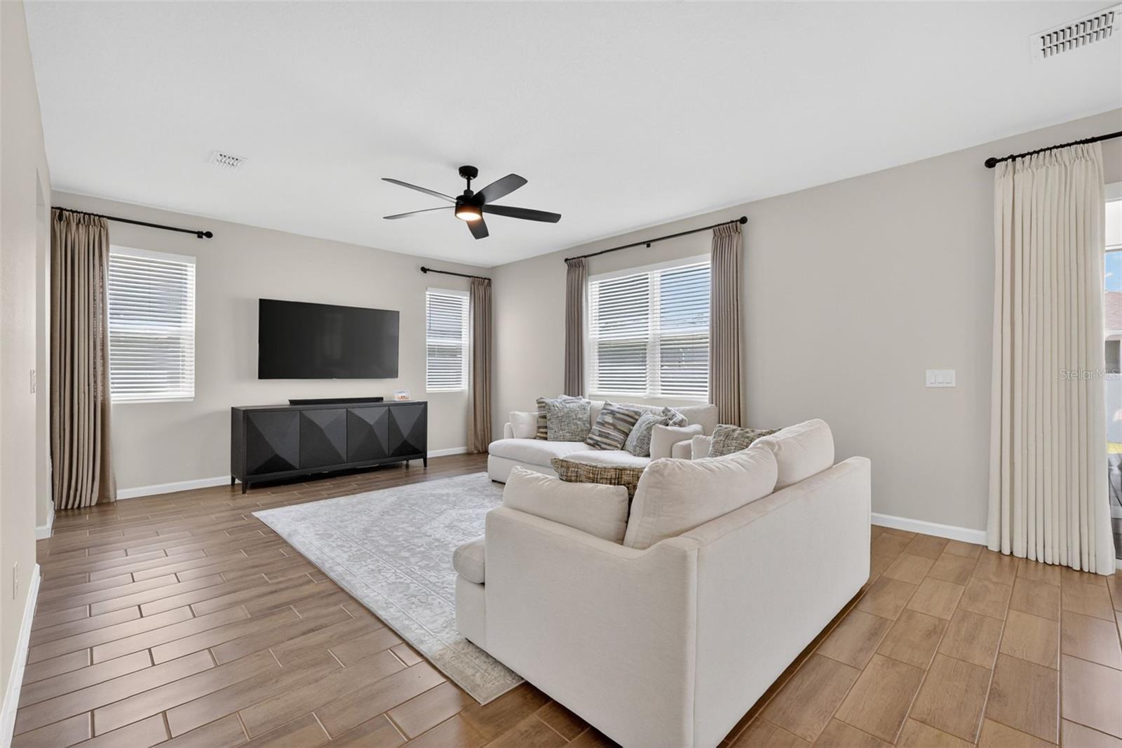 SEASONS AT LAKESIDE FOREST - Residential Lease