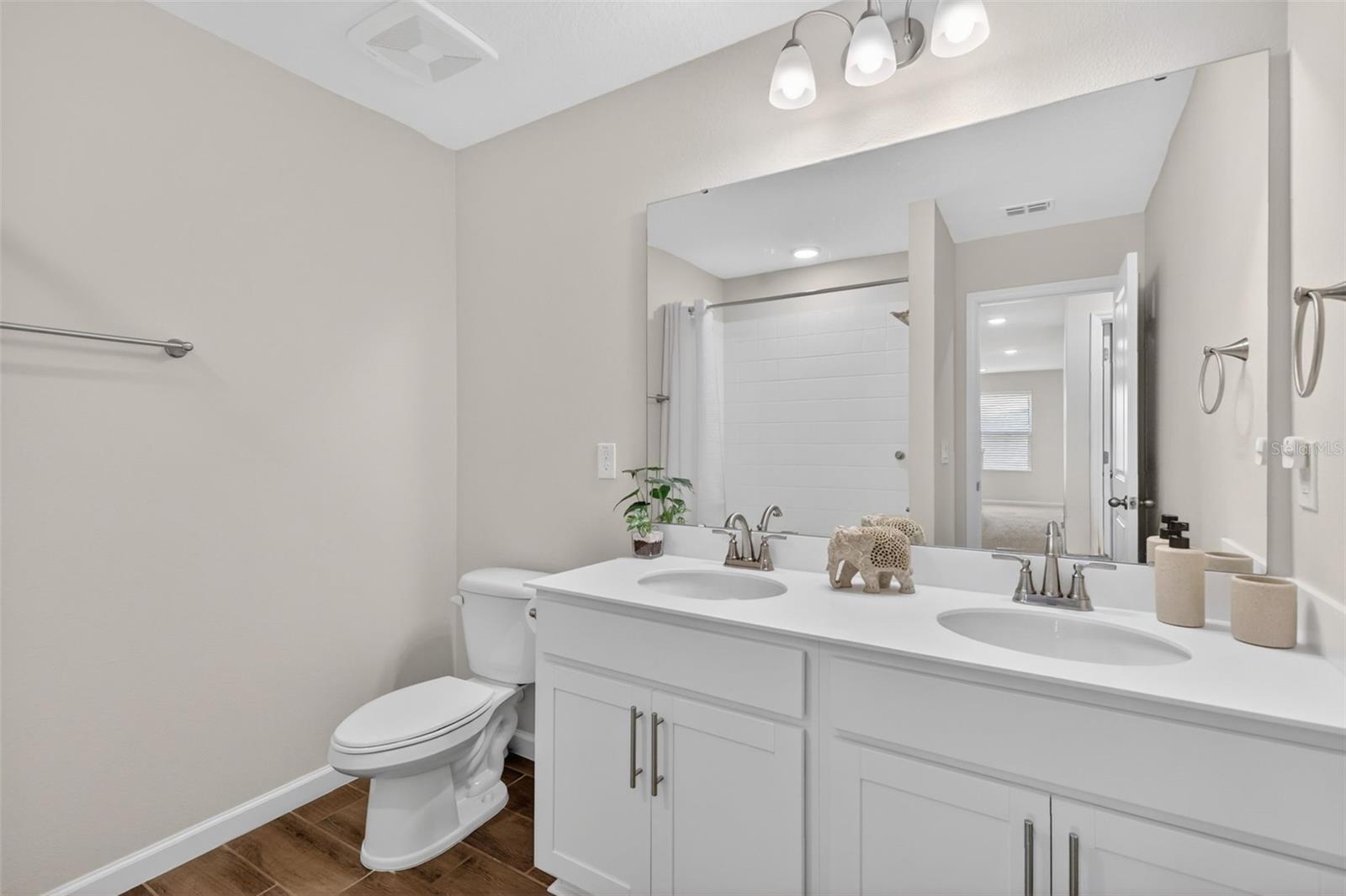 SEASONS AT LAKESIDE FOREST - Residential Lease