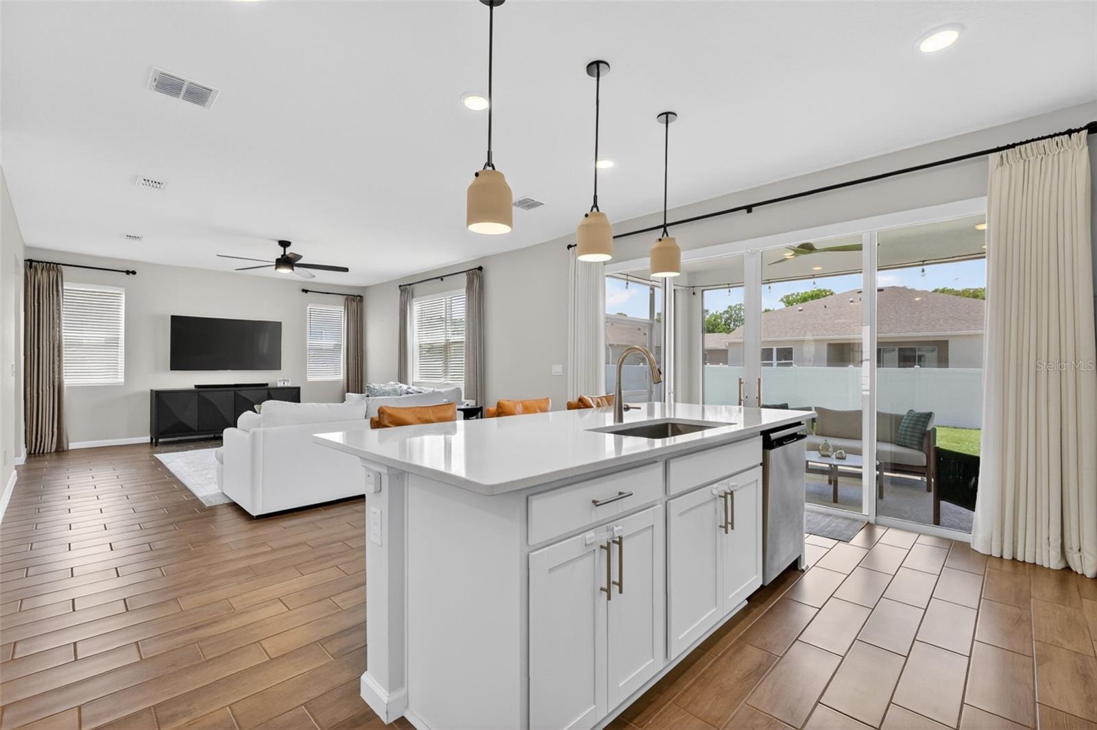 SEASONS AT LAKESIDE FOREST - Residential Lease