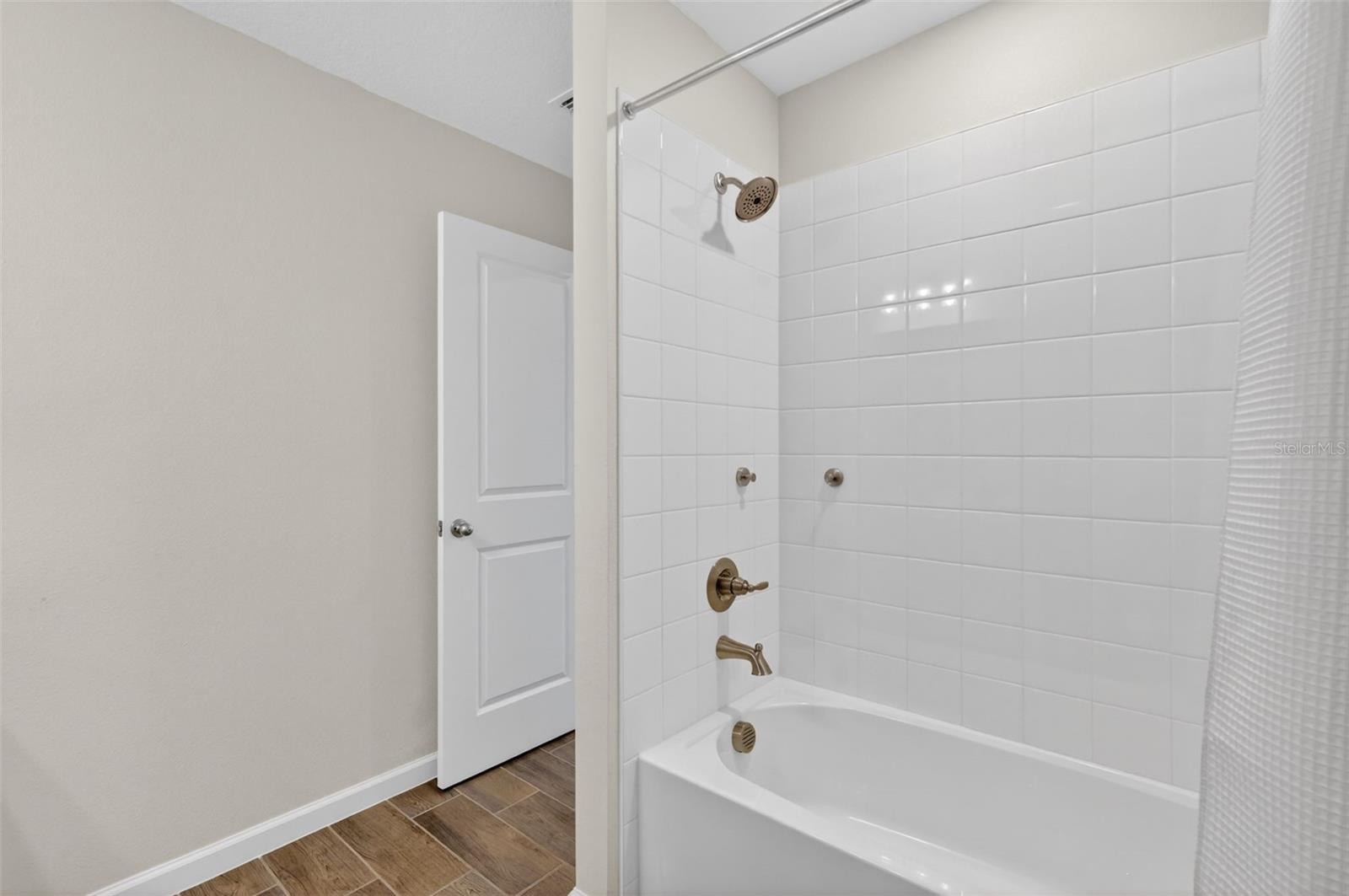 SEASONS AT LAKESIDE FOREST - Residential Lease