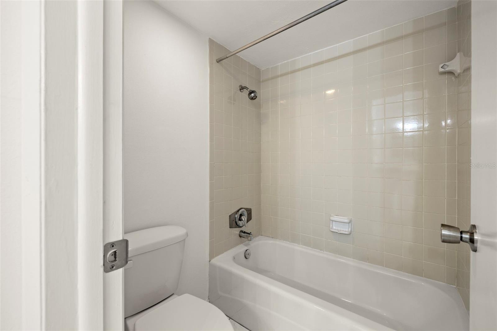 LAKEVIEW OF LARGO - Residential Lease