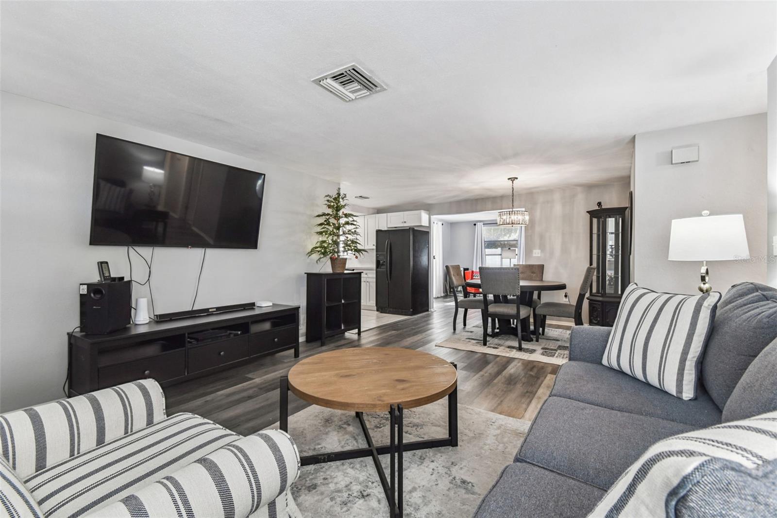 EMBASSY HILLS - Residential