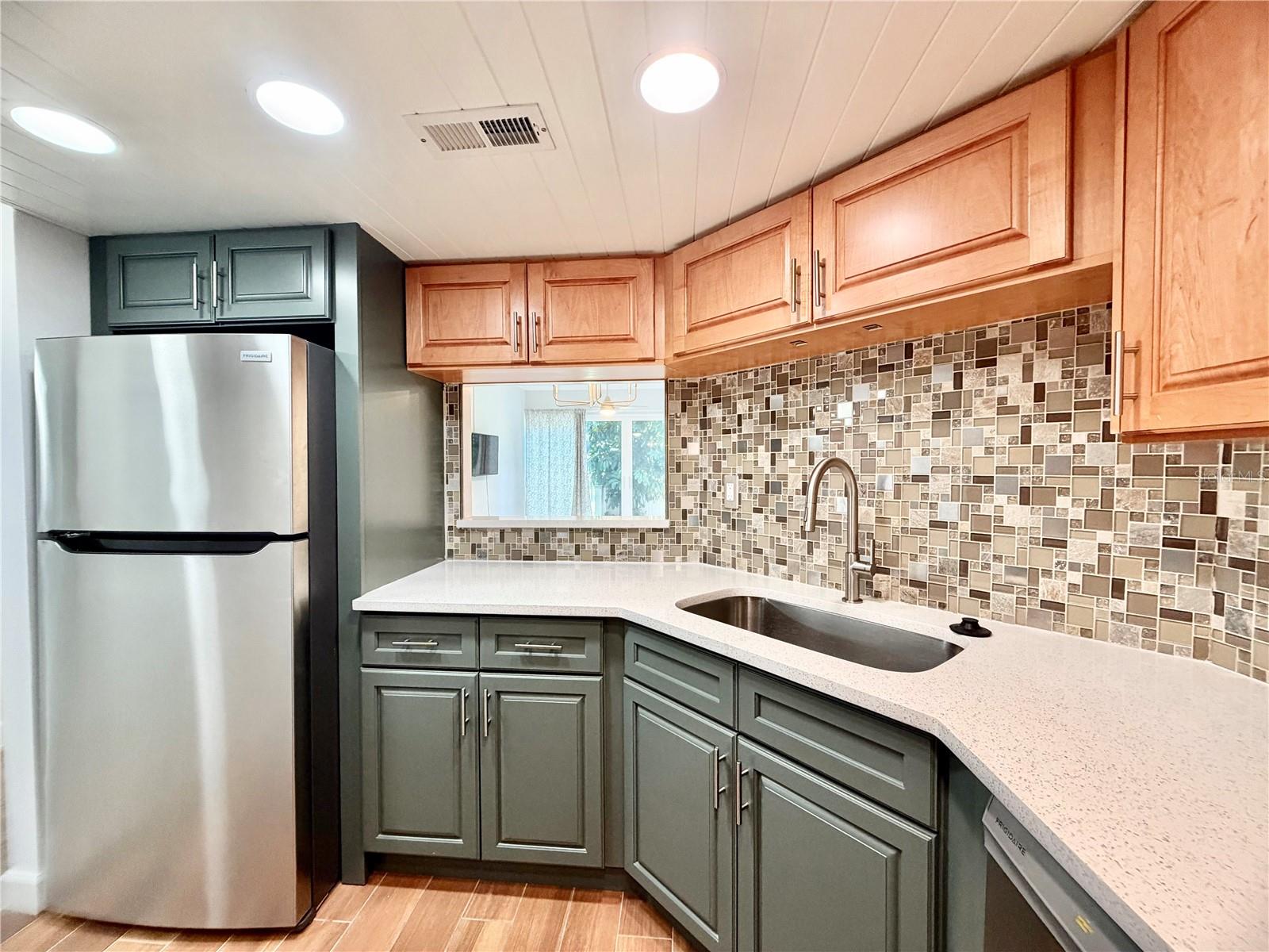 7400 SUN ISLAND DRIVE S 111